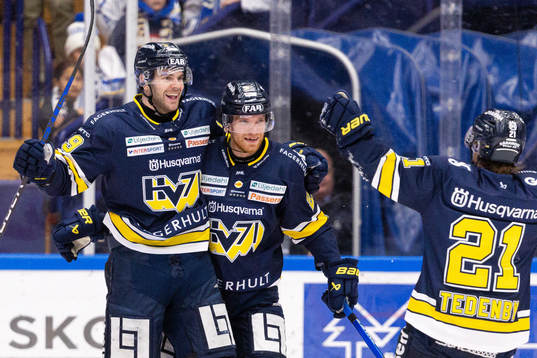HV71s Sam Vigneault jublar