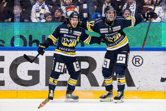 HV71s Andy Miele jublar