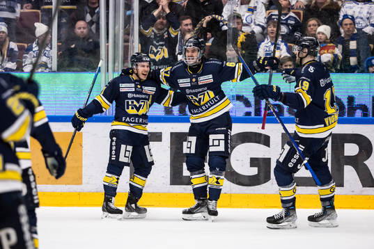HV71s Andy Miele jublar