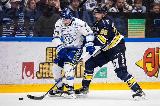 Leksands Justin Glenn Kloos och HV71s Joonas Nättinen