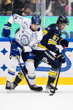Leksands Peter Cehlarik och HV71s Oliwer Kaski