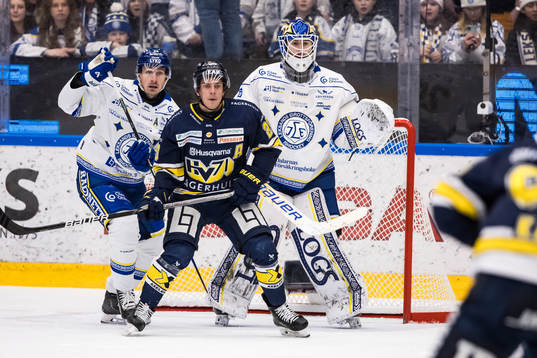 Leksands Patrik Noren och HV71s André Petersson och