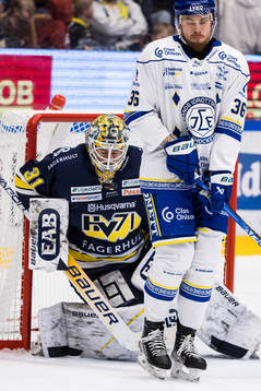 HV71s målvakt Joni Ortio och Leksands Lucas Elvenes