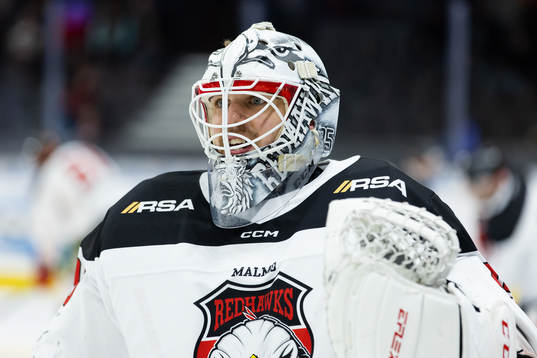 Malmö Redhawks målvakt Adam Werner innan  ishockeymatchen