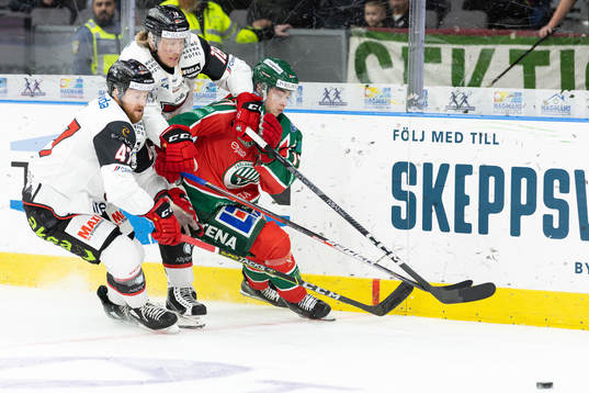 Malmö Redhawks Joakim Ryan och Marcus Sylvegård i en kamp