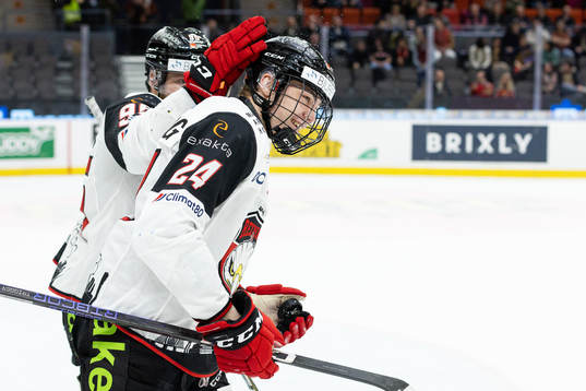 Malmö Redhawks Anton Wahlberg jublar