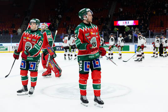 Frölundas Filip Hasa och Filip Johansson deppar