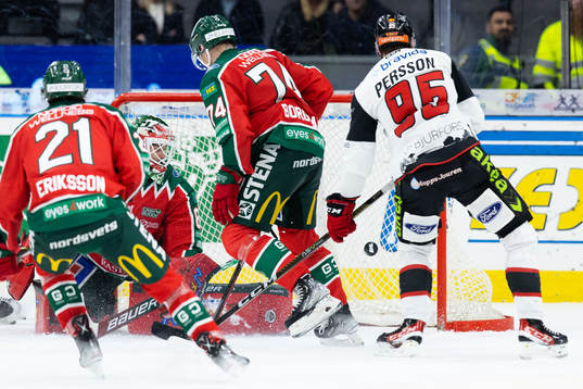 Malmö Redhawks Carl Persson avgör med 2-3 i mål bakom