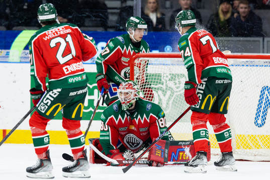 Frölundas målvakt Frederik Dichow deppar