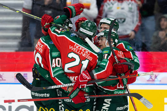 Frölundas Nicklas Lasu jublar med lagkamrater