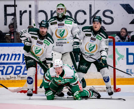 Färjestads Linus Johansson, Max Lindroth håller bort