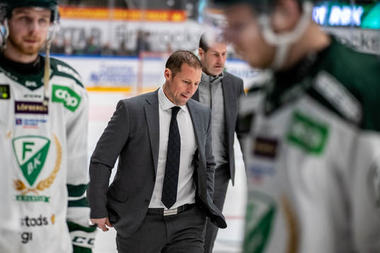 Rögles tränare Cam Abbott deppar