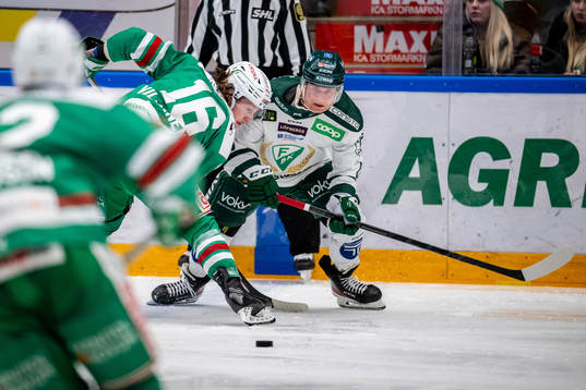 Rögles Valtteri Viljanen  och Färjestads Marcus Nilsson