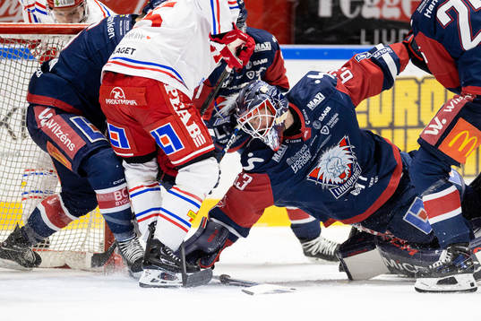 Linköpings målvakt Marcus Högberg vid Timrås 0-1 mål