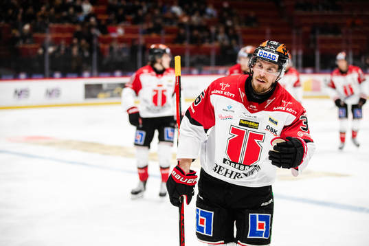 Örebros Emil Larsson jublar