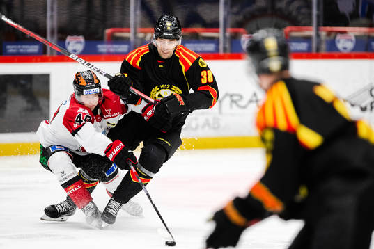 Örebros Elias Ekström och Brynäs Mikko Niemelä
