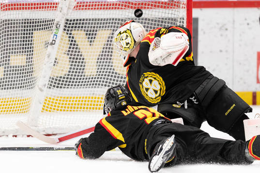 Brynäs målvakt Jussi Olkinuora vid Örebros avgörande