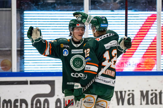 Kristianstads Roope Laavainen och Martin Gran  jublar