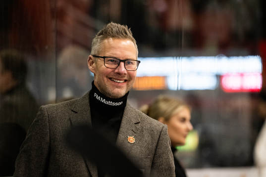 Moras tränare Johan Hedberg jublar