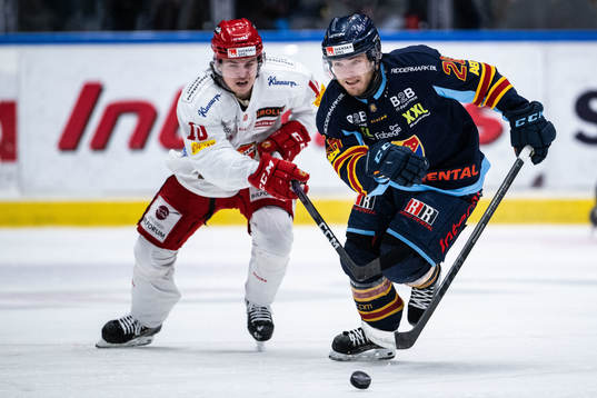 Almtunas Oliver Kandergård och Djurgårdens Emil Berglund