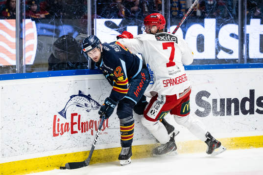 Djurgårdens Marcus Krüger och Almtunas Jacob Spångberg