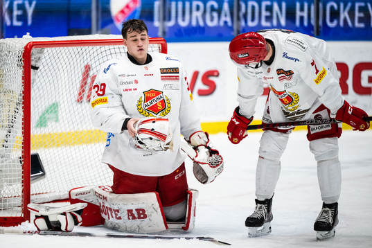 Almtunas målvakt Oliver Håkansson har ont