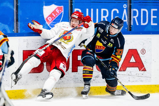 Almtunas Mikkel Oby Olsen och Djurgårdens Daniel Glad