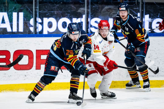 Djurgårdens Emil Berglund och Almtunas William Eriksson