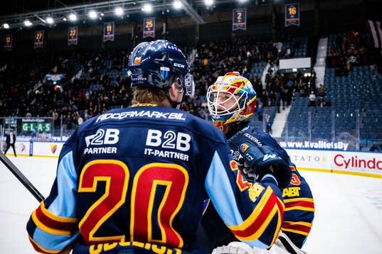 Djurgårdens målvakt Carl Lindbom och Calle Odelius jublar