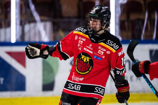 Luleås Petra Nieminen jublar