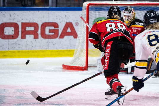 Luleås Ronja Savolainen har ont
