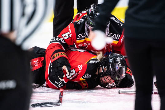Luleås Ronja Savolainen har ont
