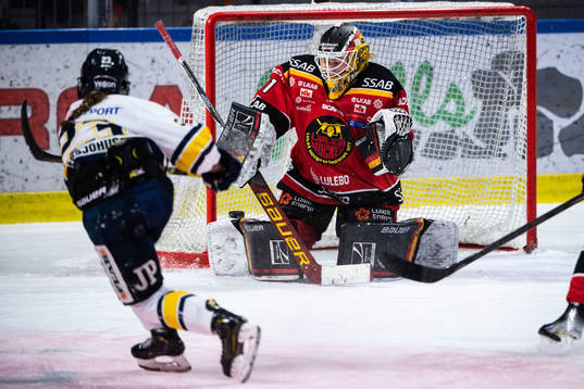 HV71s Sanni Hakala gör 2-3