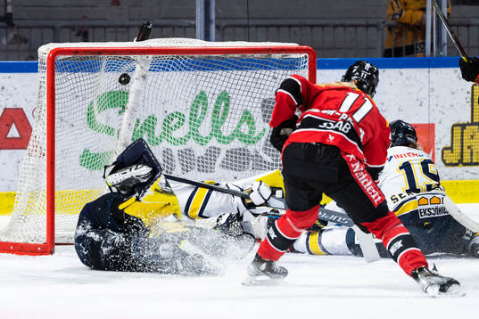 Luleås Josefine Persson sätter 5-2