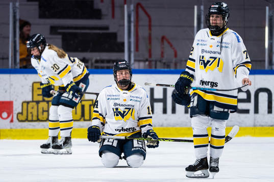 HV71s Karoline Pedersen, Agnez Svensson och Kiira Yrjänen