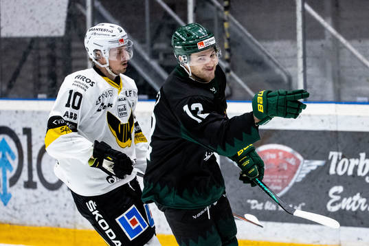 Björklövens Scott Pooley jublar och Västerås Jimmie