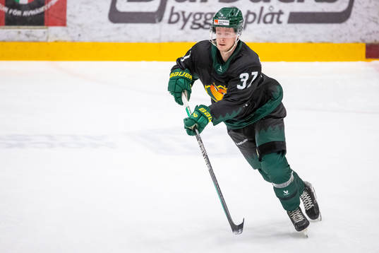 Björklövens Jacob Andersson innan ishockeymatchen i