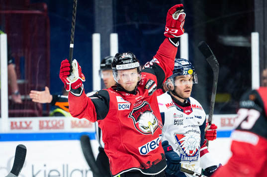 Malmö Redhawks Carl Söderberg jublar