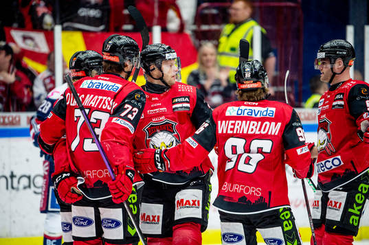 Malmö Redhawks Carl Söderberg jublar med lagkamraterna