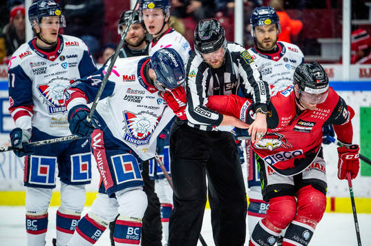 Linköpings Jonas Junland och Malmö Redhawks Kim Rosdahl i