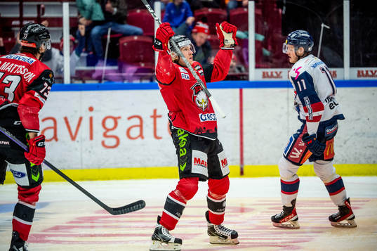 Malmö Redhawks Marcus Sylvegård jublar