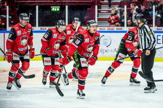 Malmö Redhawks Marcus Sylvegård jublar med lagkamraterna