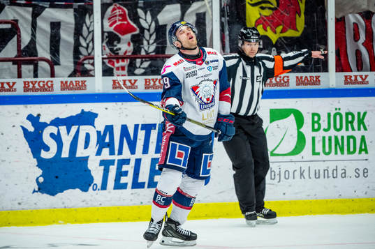 Linköpings Patrick Russell deppar