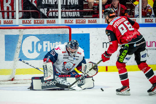 Malmö Redhawks Carl Persson missar straff mot Linköpings