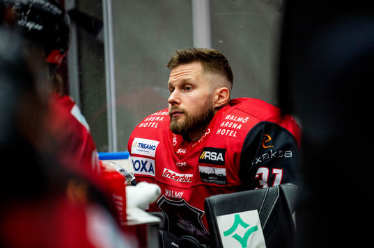 Malmö Redhawks målvakt Brandon Maxwell i båset