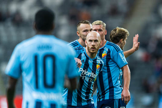 Djurgårdens Magnus Eriksson jublar med lagkamrater