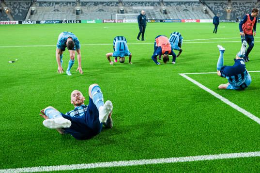 Djurgårdens Magnus Eriksson och lagkamrater  jublar