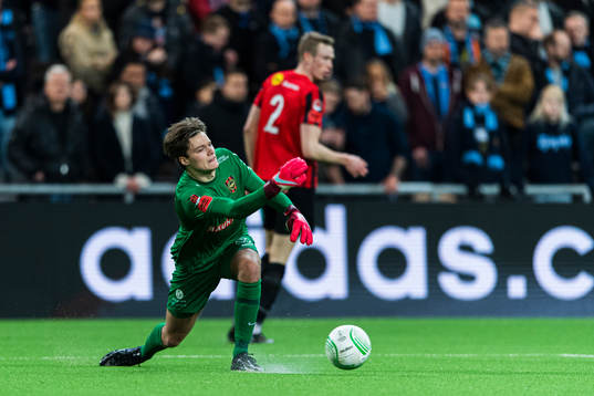 Brommapojkarnas målvakt Filip Sidklev