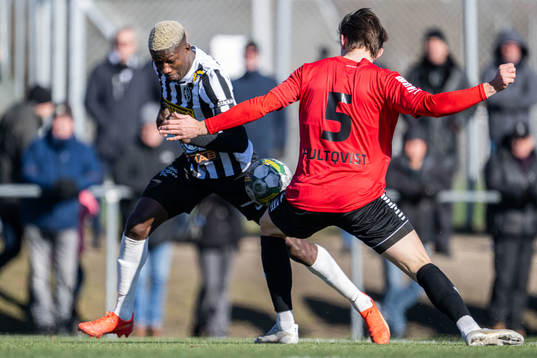 Landskronas Ousmane Diawara och Örebros Daniel Hultqvist