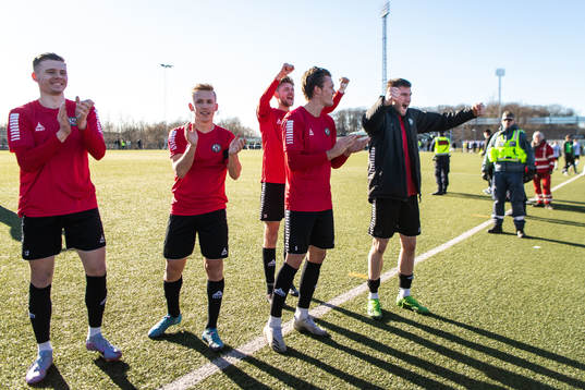 Örebros spelare jublar